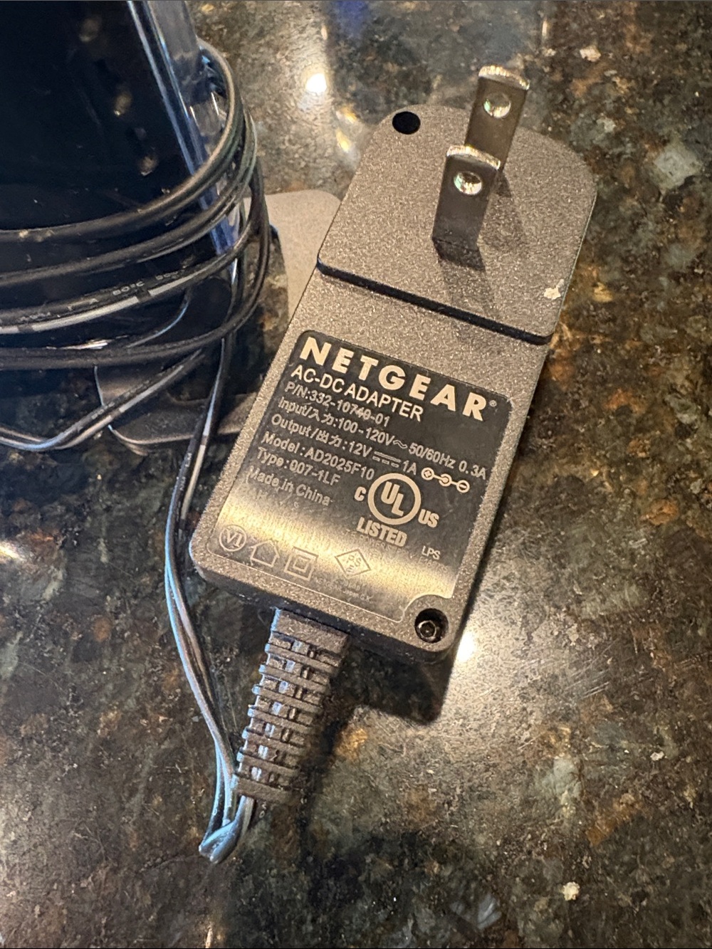 NETGEAR Black Wireless Router with Attached Cords - Picture 3 of 4